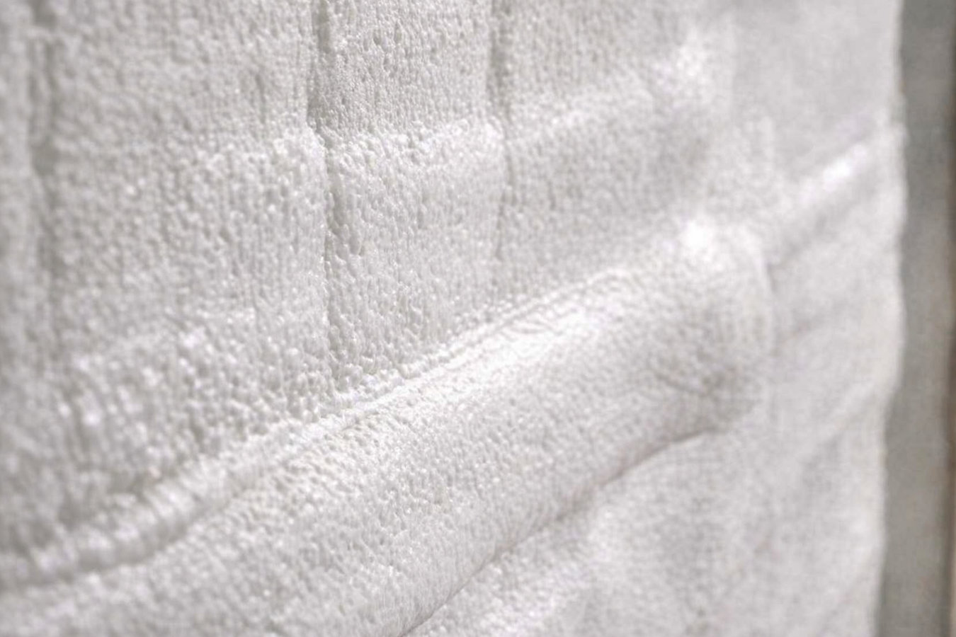 Closed-cell foam insulation